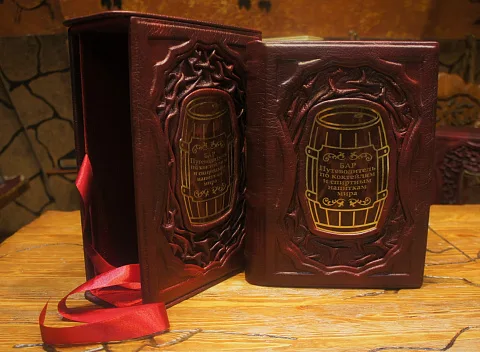 Бар. Путеводитель по коктейлям и спиртным напиткам мира — издание — оригинальный подарок