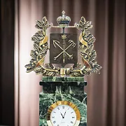 На память: Часы «Губернские. Санкт-Петербург» со змеевиком — фотография 1
