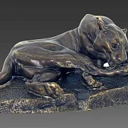 Бронзовая композиция «Львица» — необычный подарок — фотография 2