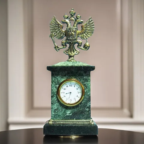 Часы «Презент. Российский герб» со змеевиком — оригинальный подарок