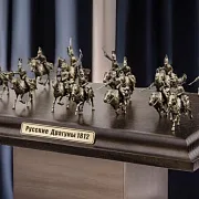 Диорама «Русские драгуны 1812 г.» из бронзы и ясеня, 1:72 — необычный подарок — фотография 1