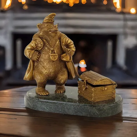 Ручная работа: Фигурка «Медведь с сундуком» из бронзы и камня